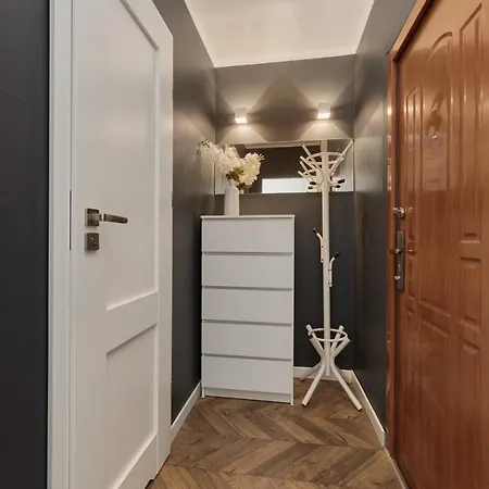 Apartment Green City View Wroclavia Swobodna By Renters